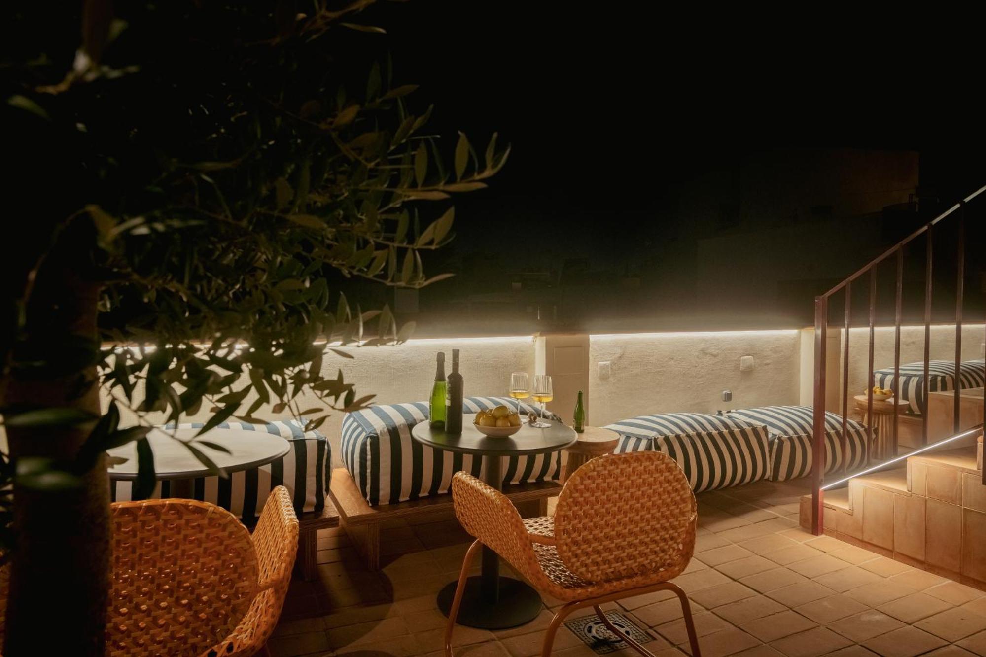 Lirium Casa Patio Hotel Sevilla Bagian luar foto