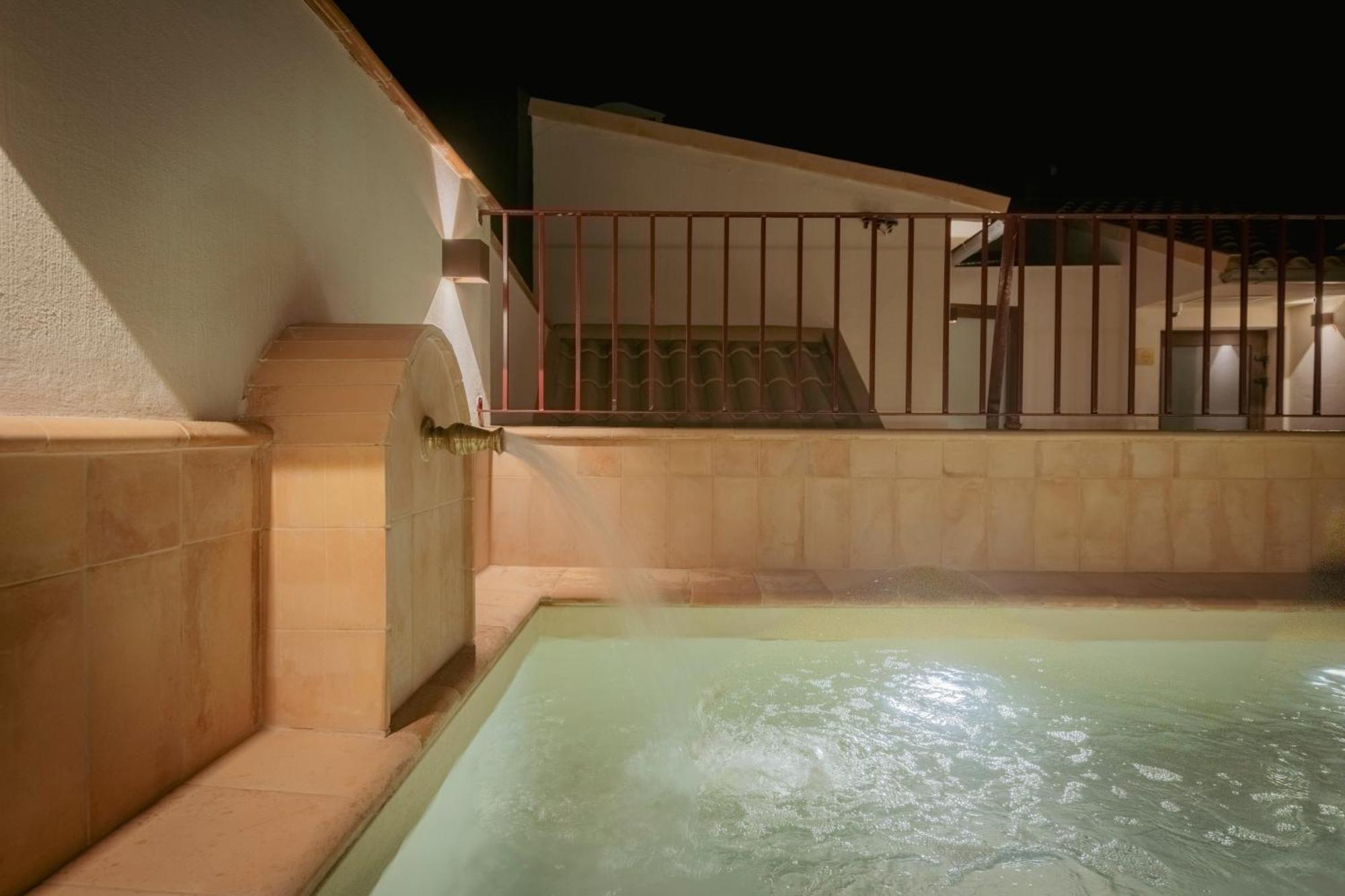 Lirium Casa Patio Hotel Sevilla Bagian luar foto