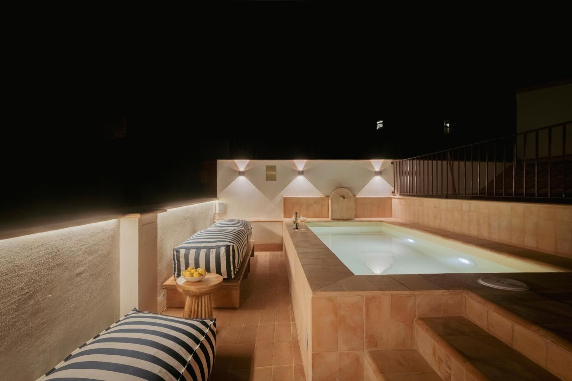 Lirium Casa Patio Hotel Sevilla Bagian luar foto