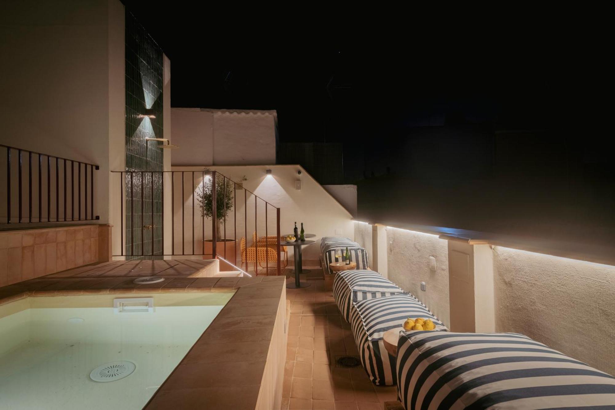 Lirium Casa Patio Hotel Sevilla Bagian luar foto